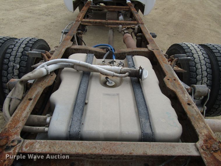 image for item DG8235 2002 Ford F550 Super Duty truck cab and chassis