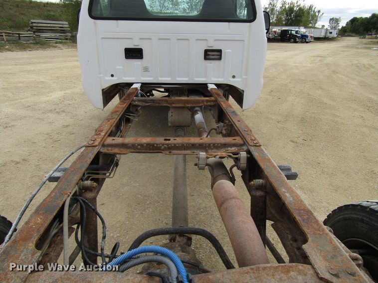 image for item DG8235 2002 Ford F550 Super Duty truck cab and chassis