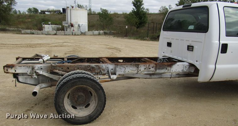 image for item DG8235 2002 Ford F550 Super Duty truck cab and chassis
