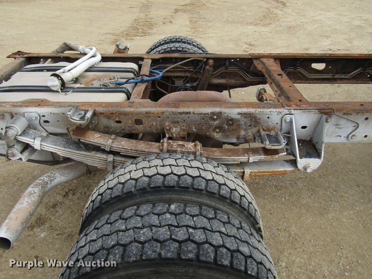 image for item DG8235 2002 Ford F550 Super Duty truck cab and chassis