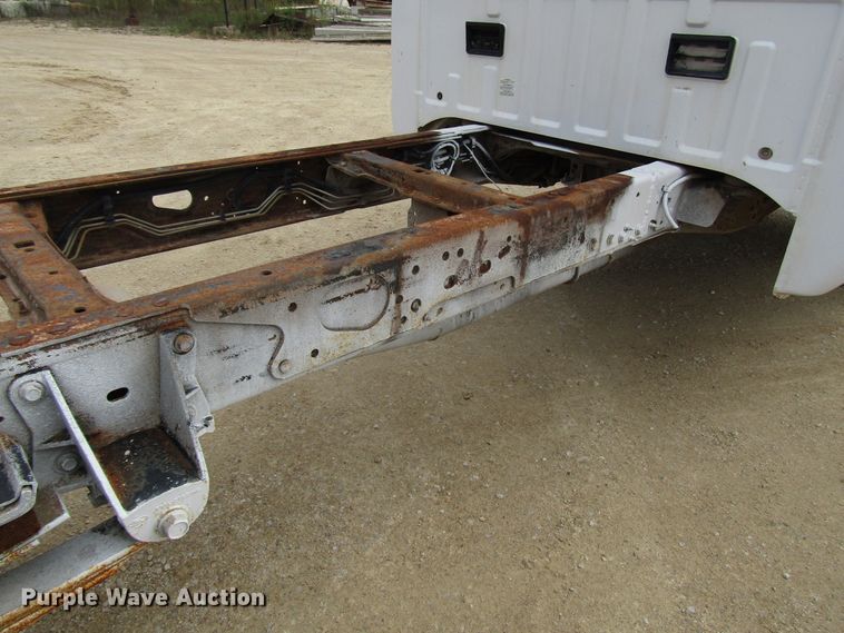 image for item DG8235 2002 Ford F550 Super Duty truck cab and chassis