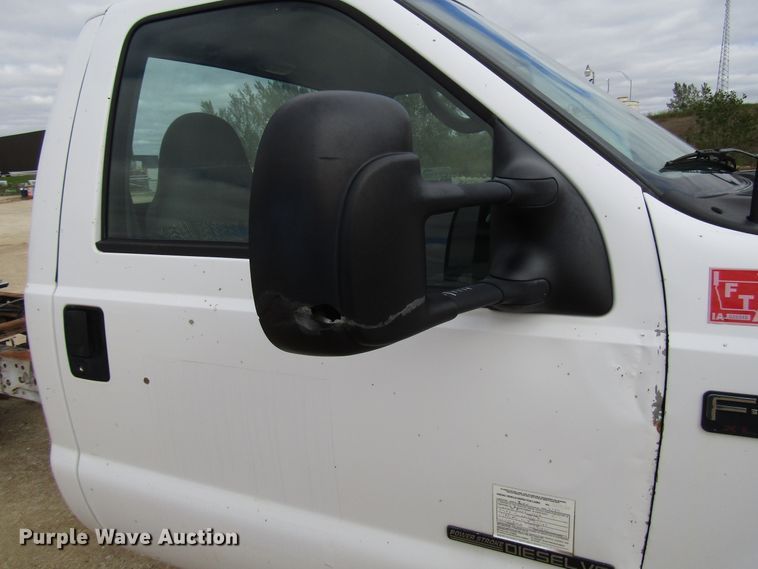 image for item DG8235 2002 Ford F550 Super Duty truck cab and chassis