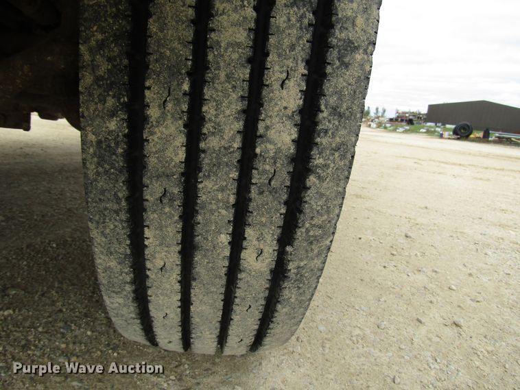 image for item DG8235 2002 Ford F550 Super Duty truck cab and chassis