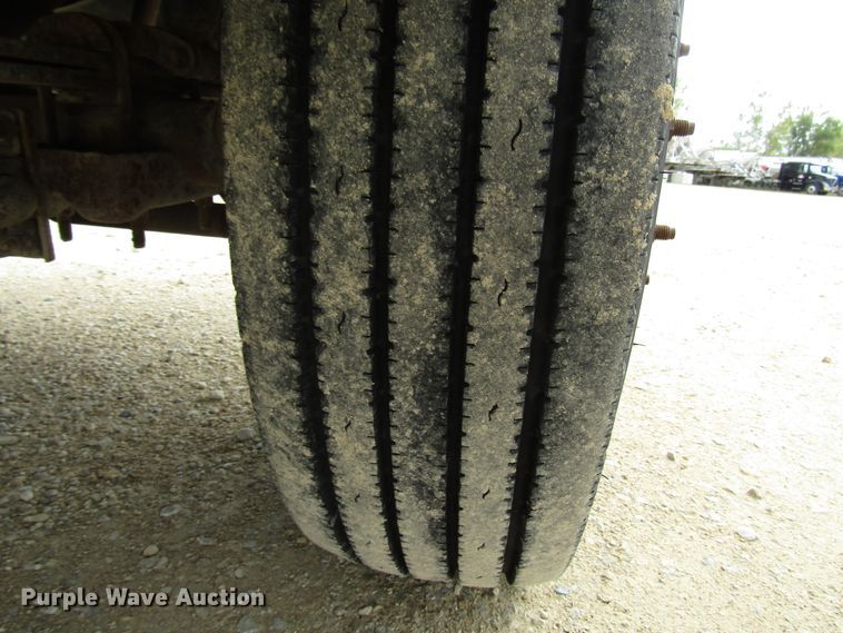 image for item DG8235 2002 Ford F550 Super Duty truck cab and chassis