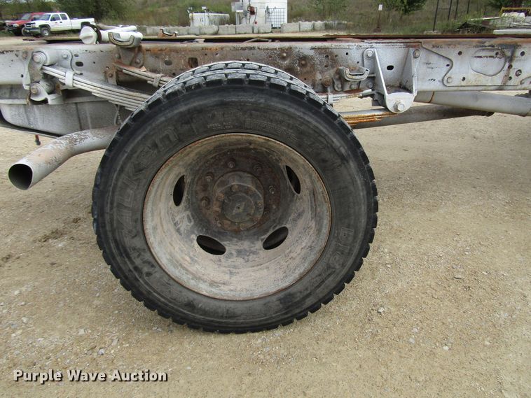 image for item DG8235 2002 Ford F550 Super Duty truck cab and chassis