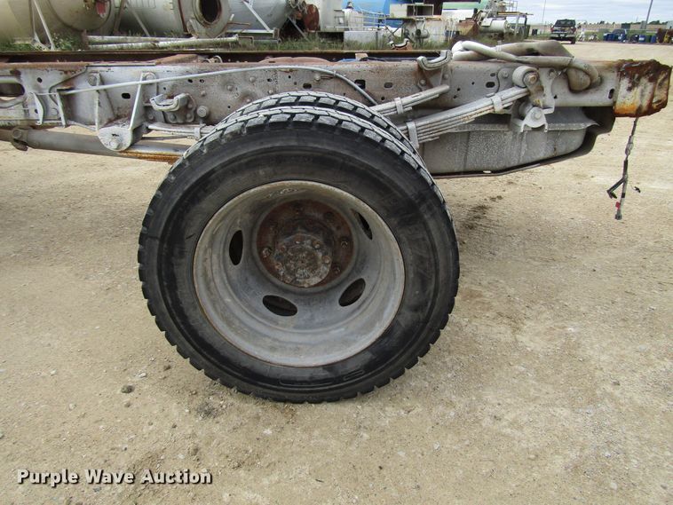 image for item DG8235 2002 Ford F550 Super Duty truck cab and chassis