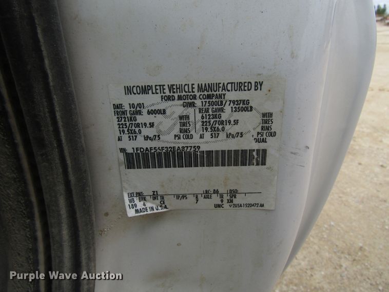 image for item DG8235 2002 Ford F550 Super Duty truck cab and chassis