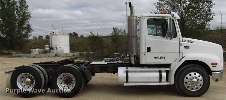 image for item DG8236 2000 Freightliner FL112 semi truck