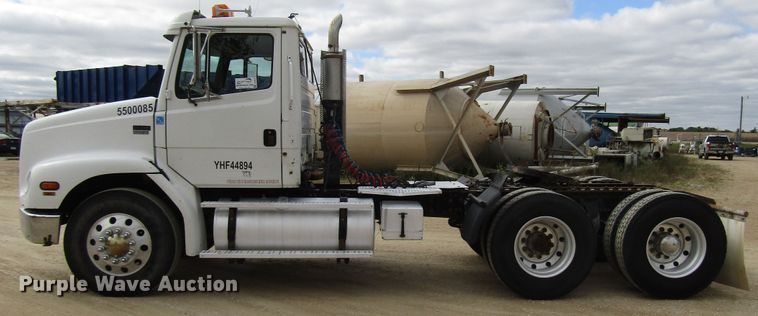 image for item DG8236 2000 Freightliner FL112 semi truck