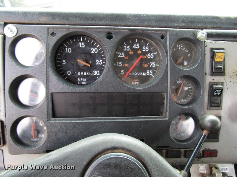 image for item DG8236 2000 Freightliner FL112 semi truck