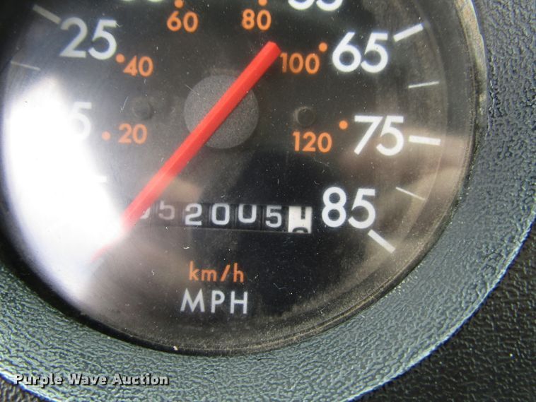 image for item DG8236 2000 Freightliner FL112 semi truck