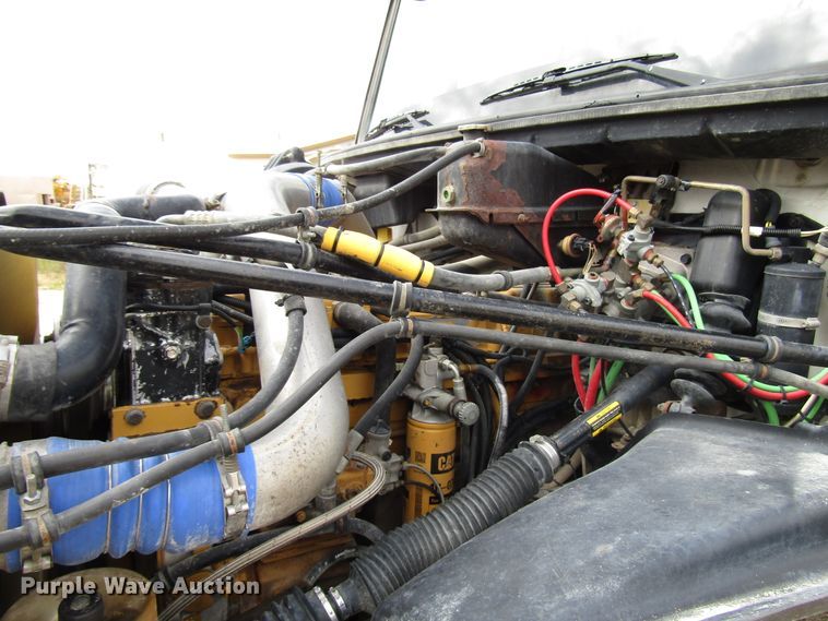 image for item DG8236 2000 Freightliner FL112 semi truck