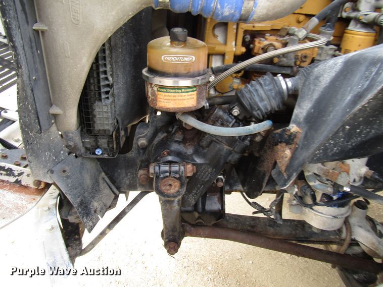 image for item DG8236 2000 Freightliner FL112 semi truck