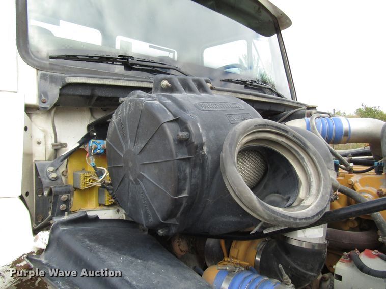 image for item DG8236 2000 Freightliner FL112 semi truck