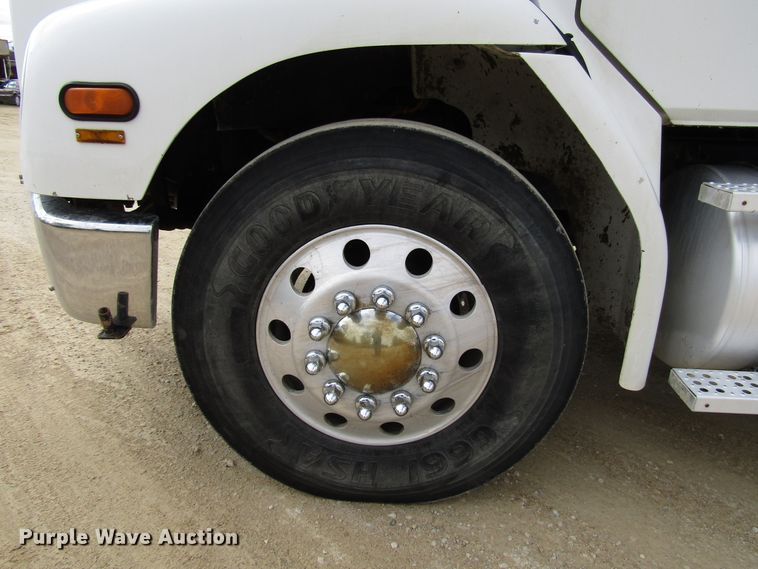 image for item DG8236 2000 Freightliner FL112 semi truck