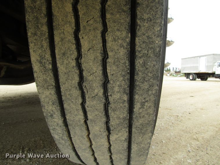 image for item DG8236 2000 Freightliner FL112 semi truck