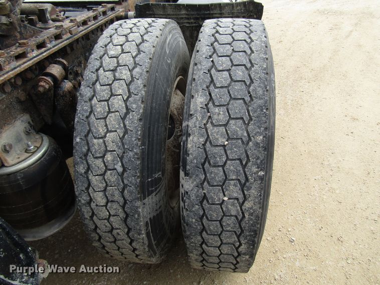 image for item DG8236 2000 Freightliner FL112 semi truck