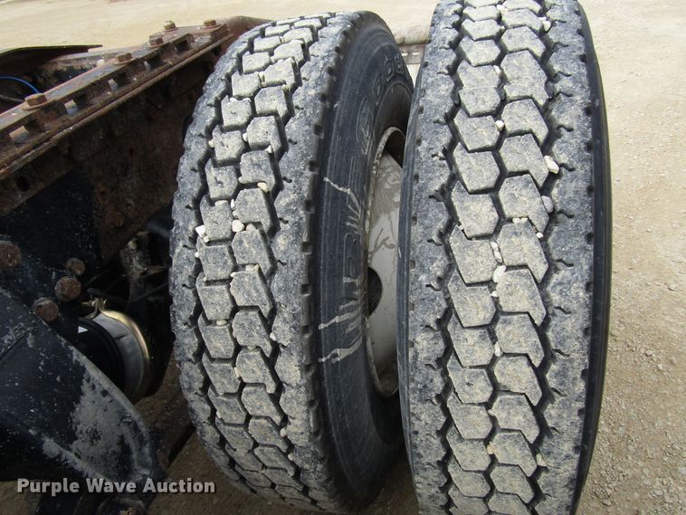 image for item DG8236 2000 Freightliner FL112 semi truck