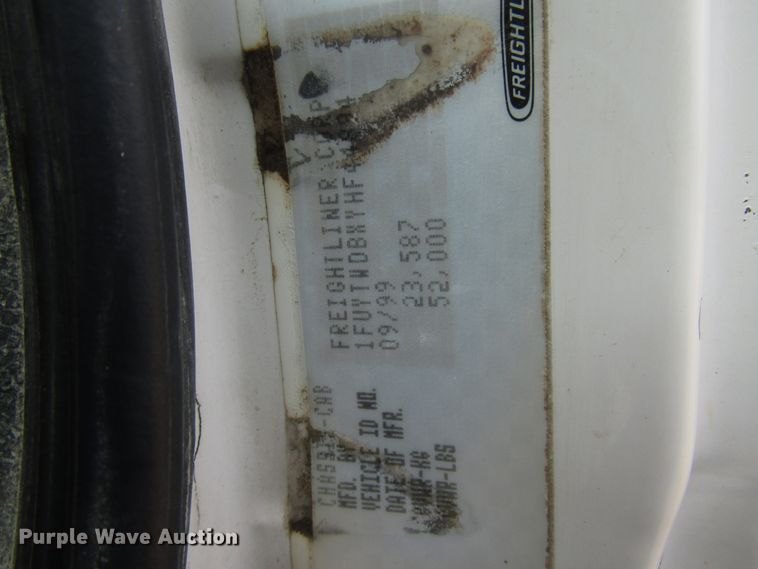 image for item DG8236 2000 Freightliner FL112 semi truck