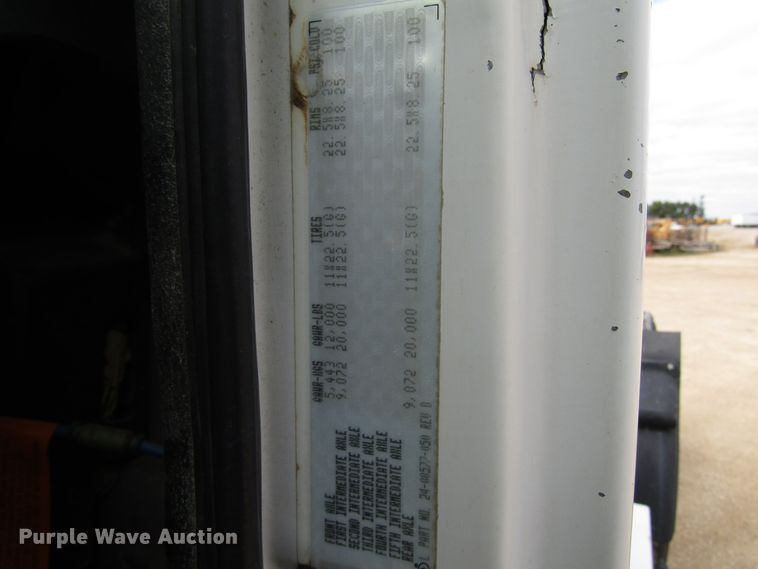 image for item DG8236 2000 Freightliner FL112 semi truck