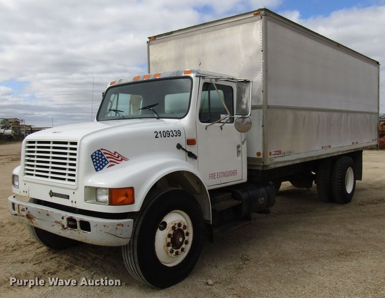 image for item DG8237 1993 International 4900 box truck