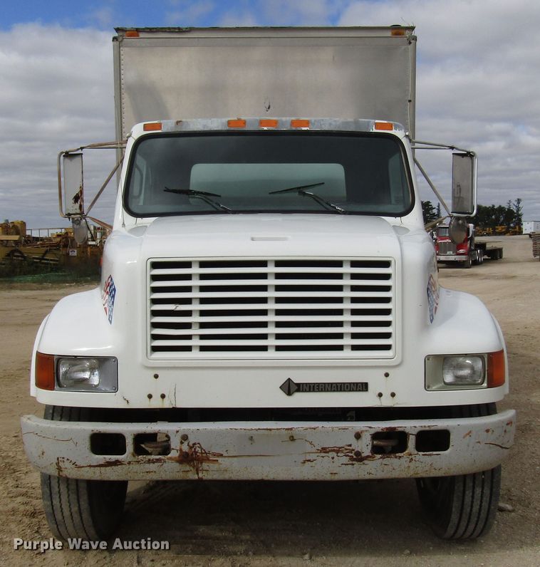 image for item DG8237 1993 International 4900 box truck