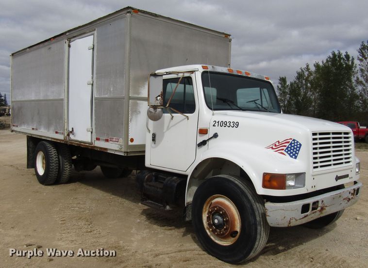 image for item DG8237 1993 International 4900 box truck