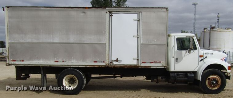 image for item DG8237 1993 International 4900 box truck