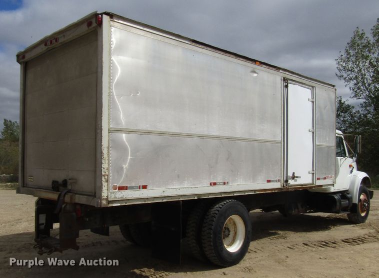 image for item DG8237 1993 International 4900 box truck