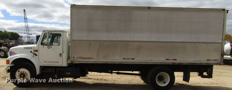 image for item DG8237 1993 International 4900 box truck