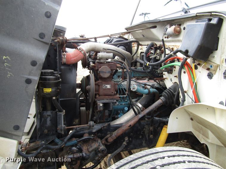 image for item DG8237 1993 International 4900 box truck