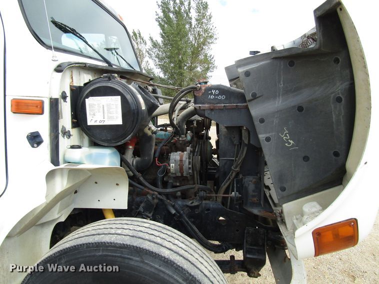 image for item DG8237 1993 International 4900 box truck