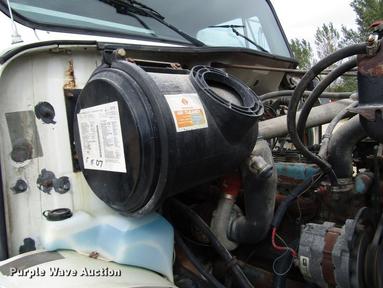 image for item DG8237 1993 International 4900 box truck