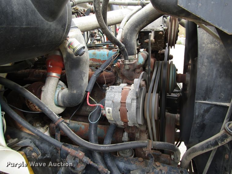 image for item DG8237 1993 International 4900 box truck