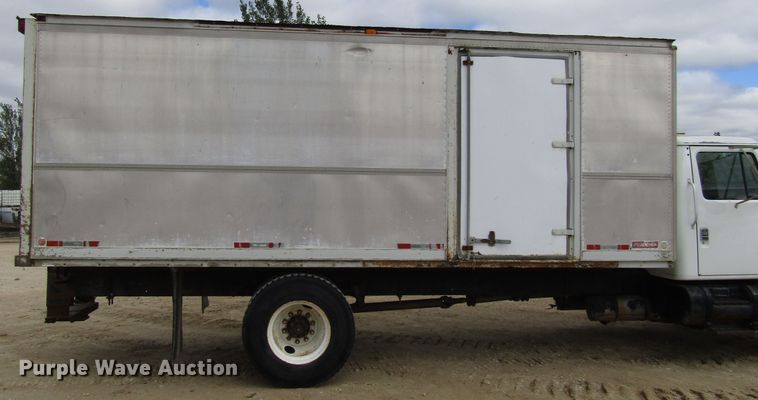 image for item DG8237 1993 International 4900 box truck