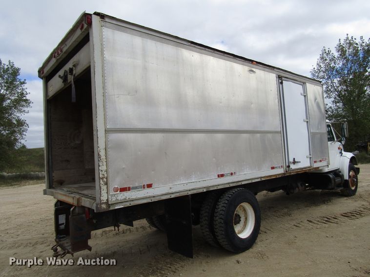 image for item DG8237 1993 International 4900 box truck