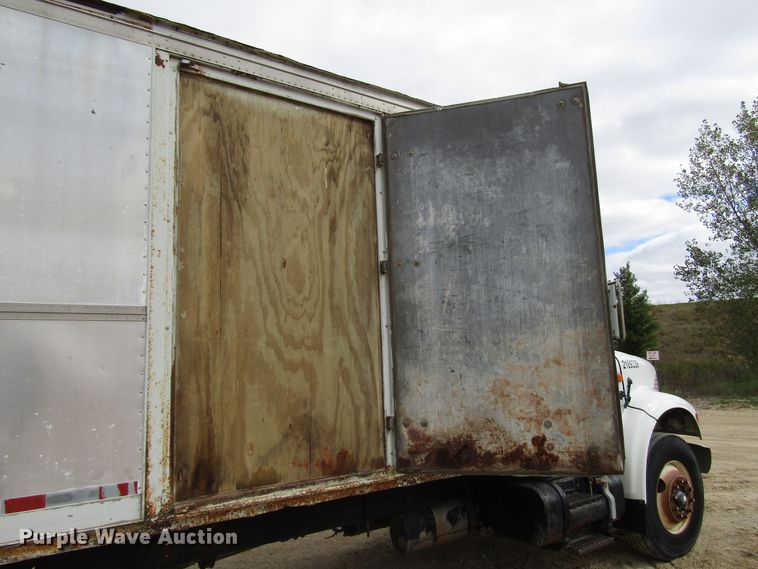 image for item DG8237 1993 International 4900 box truck