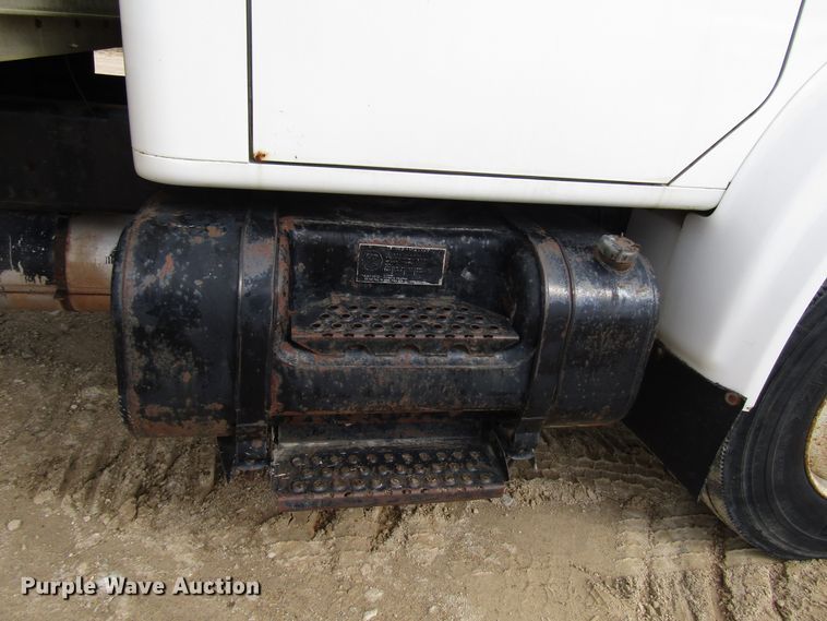 image for item DG8237 1993 International 4900 box truck