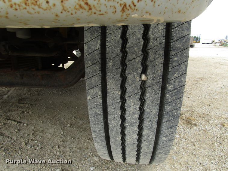 image for item DG8237 1993 International 4900 box truck