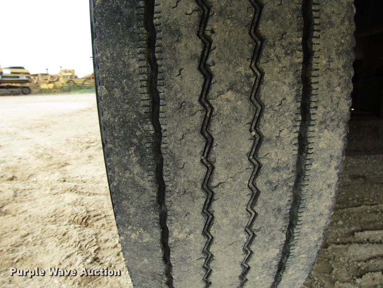 image for item DG8237 1993 International 4900 box truck