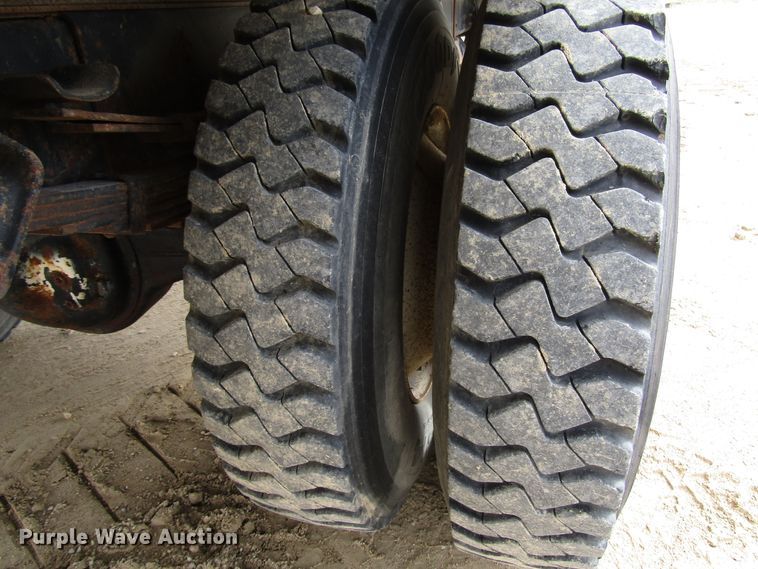 image for item DG8237 1993 International 4900 box truck