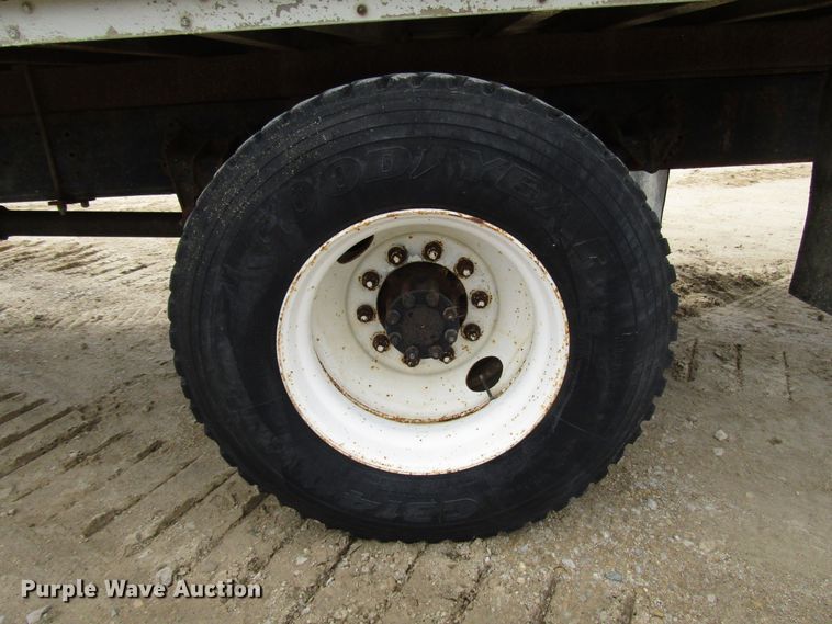 image for item DG8237 1993 International 4900 box truck