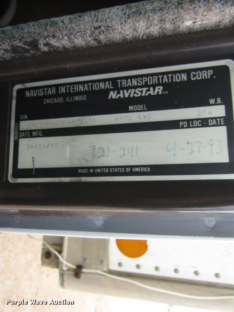 image for item DG8237 1993 International 4900 box truck