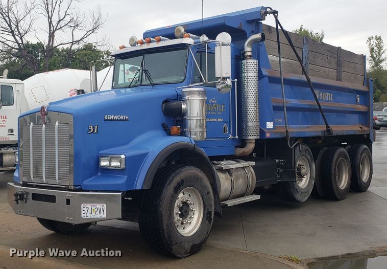 image for item DG8754 2001 Kenworth T800 dump truck
