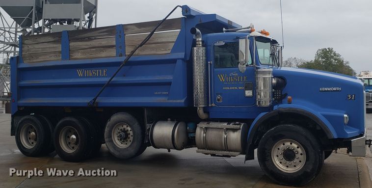 image for item DG8754 2001 Kenworth T800 dump truck