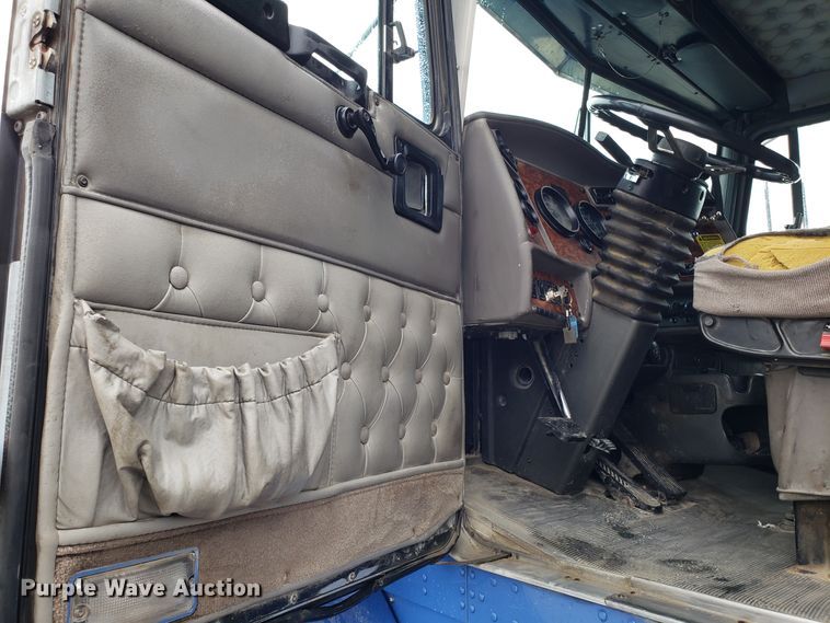 image for item DG8754 2001 Kenworth T800 dump truck