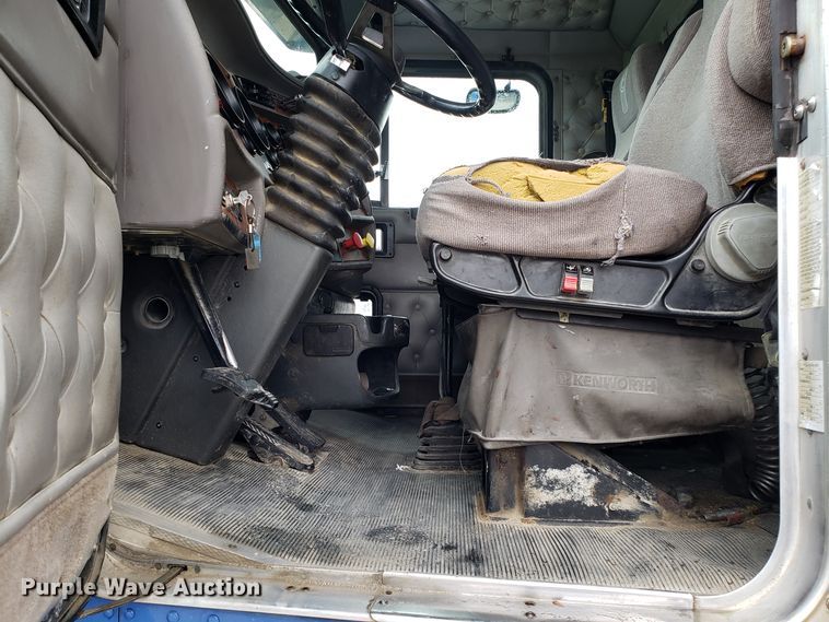 image for item DG8754 2001 Kenworth T800 dump truck