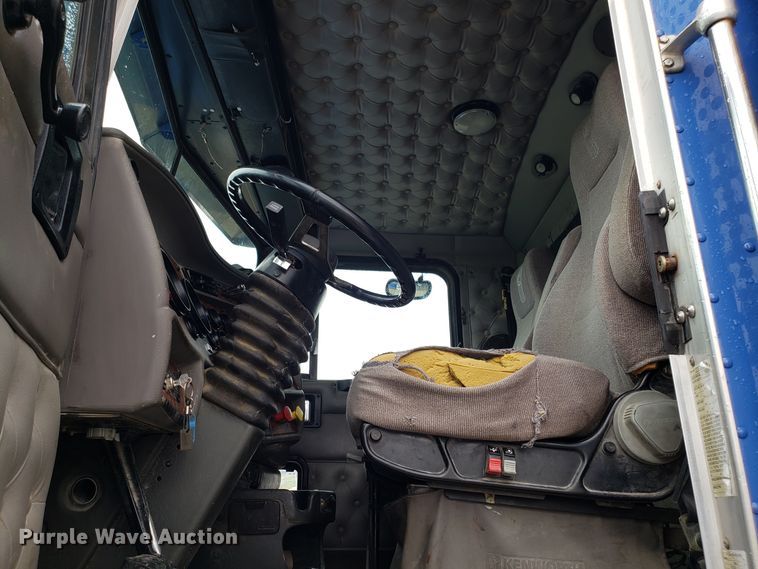 image for item DG8754 2001 Kenworth T800 dump truck