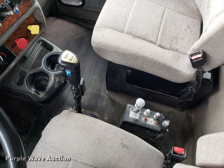 image for item DG8754 2001 Kenworth T800 dump truck