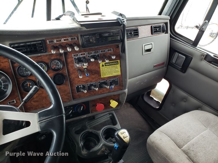 image for item DG8754 2001 Kenworth T800 dump truck